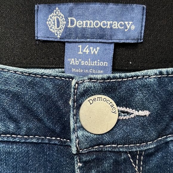Democracy Women's Ab Solution Shorts. - Picture 7 of 13